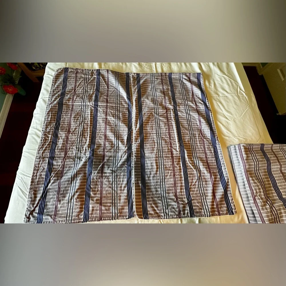 Lacoste King Duvet Pair King Pillow Shams. Purple/Blue and White stripes. Clean